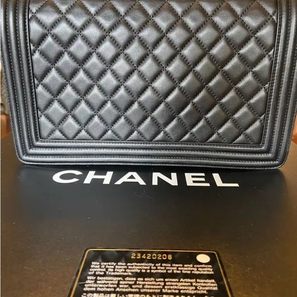 Chanel Medium Boy Bag (new medium). - Picture 2 of 10